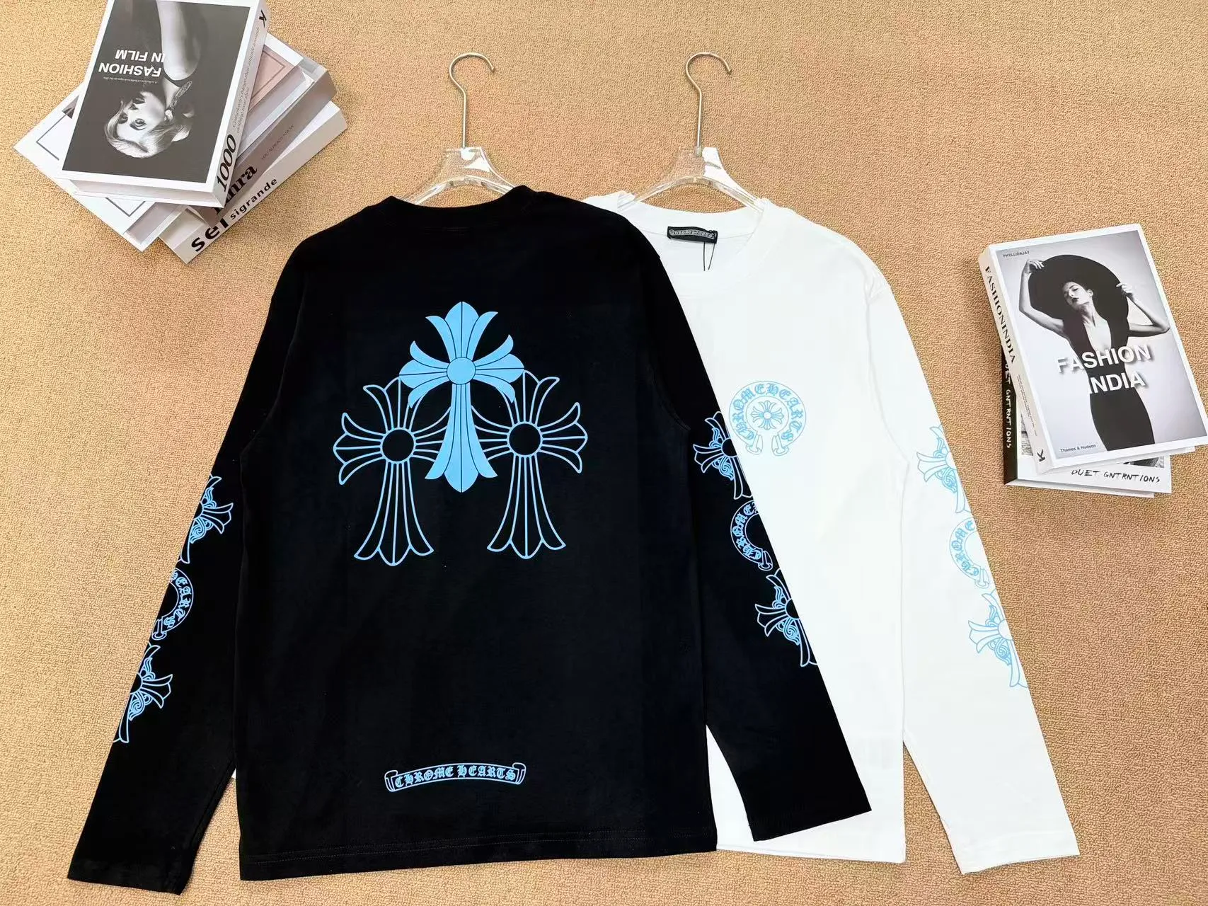 3329Size， ：Chrome Hearts（ ） ： ： Light Blue Light Blue 1 ： ， Blue ， Classic ， ； 「CHROME HEARTS」 。 2 ： + ， Retro 。 3 ： ， ， 。 4 ： ， Same Style， 、 。 ， ； ， ， ， 、 。 ✅ 、 、 ✅ 、 、 ：Black ；White ， 。 Size s-xl